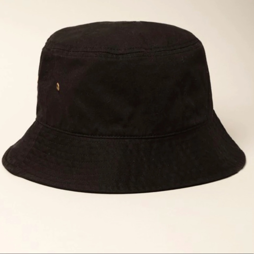 Black bucket hat
